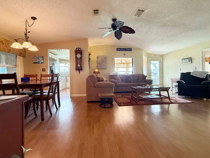 8111 Buena Vista Drive a Ellenton, FL Mobile or Manufactured Home for Sale